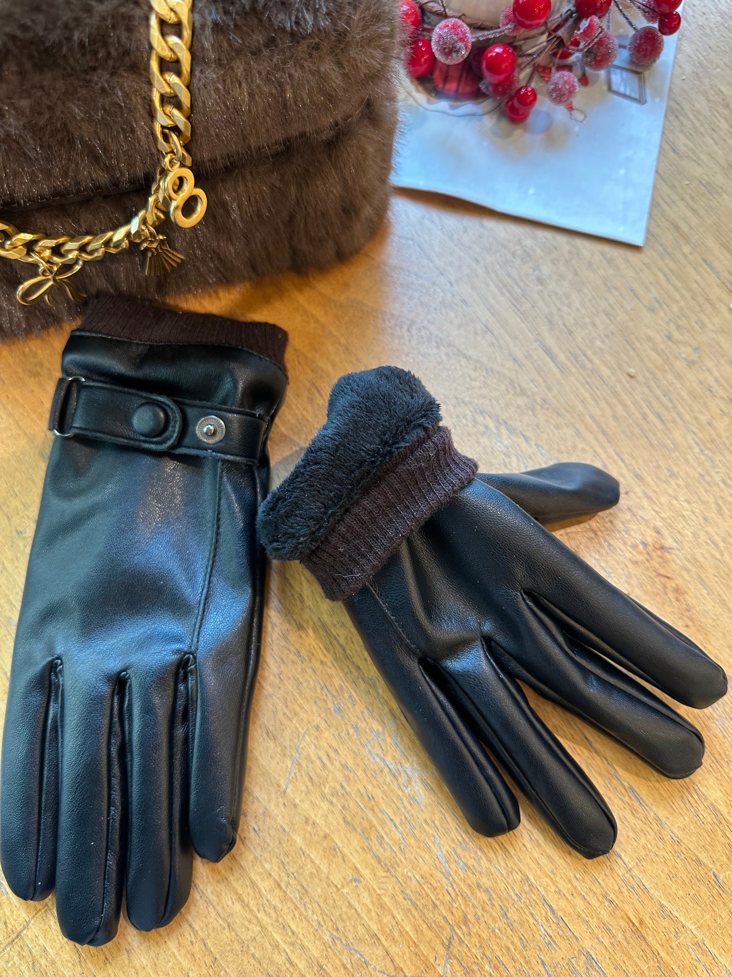 Gant en simili-cuir avec intérieur doublé en fourrure douce