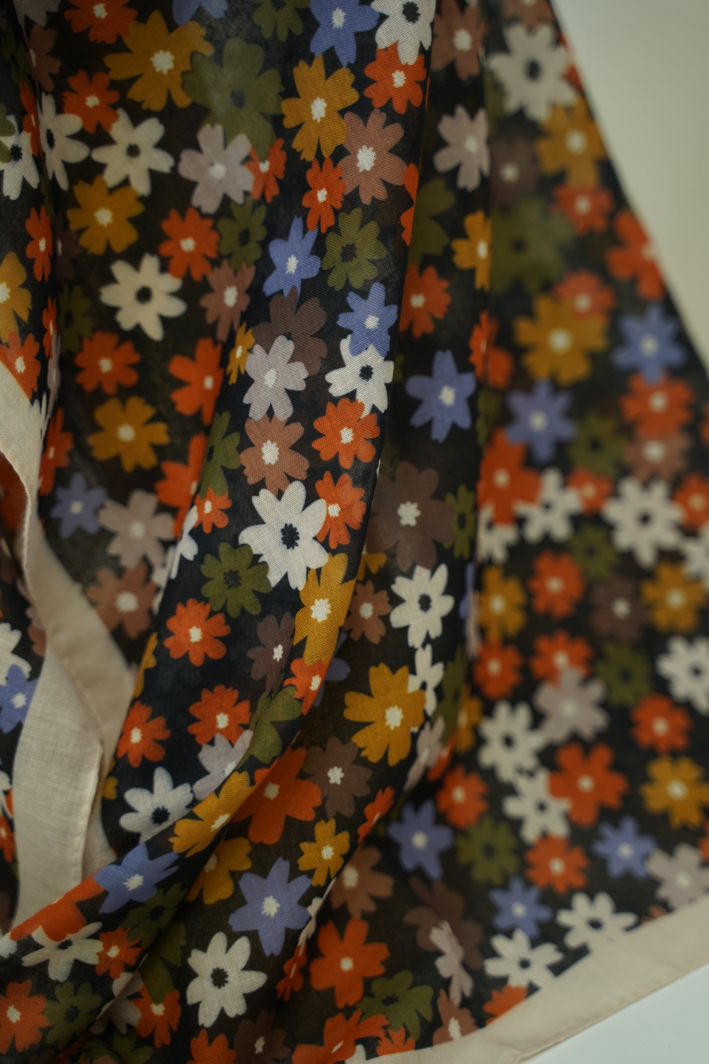 Foulard nin𝐞 fresh carre 𝟗𝟎/𝟗𝟎
