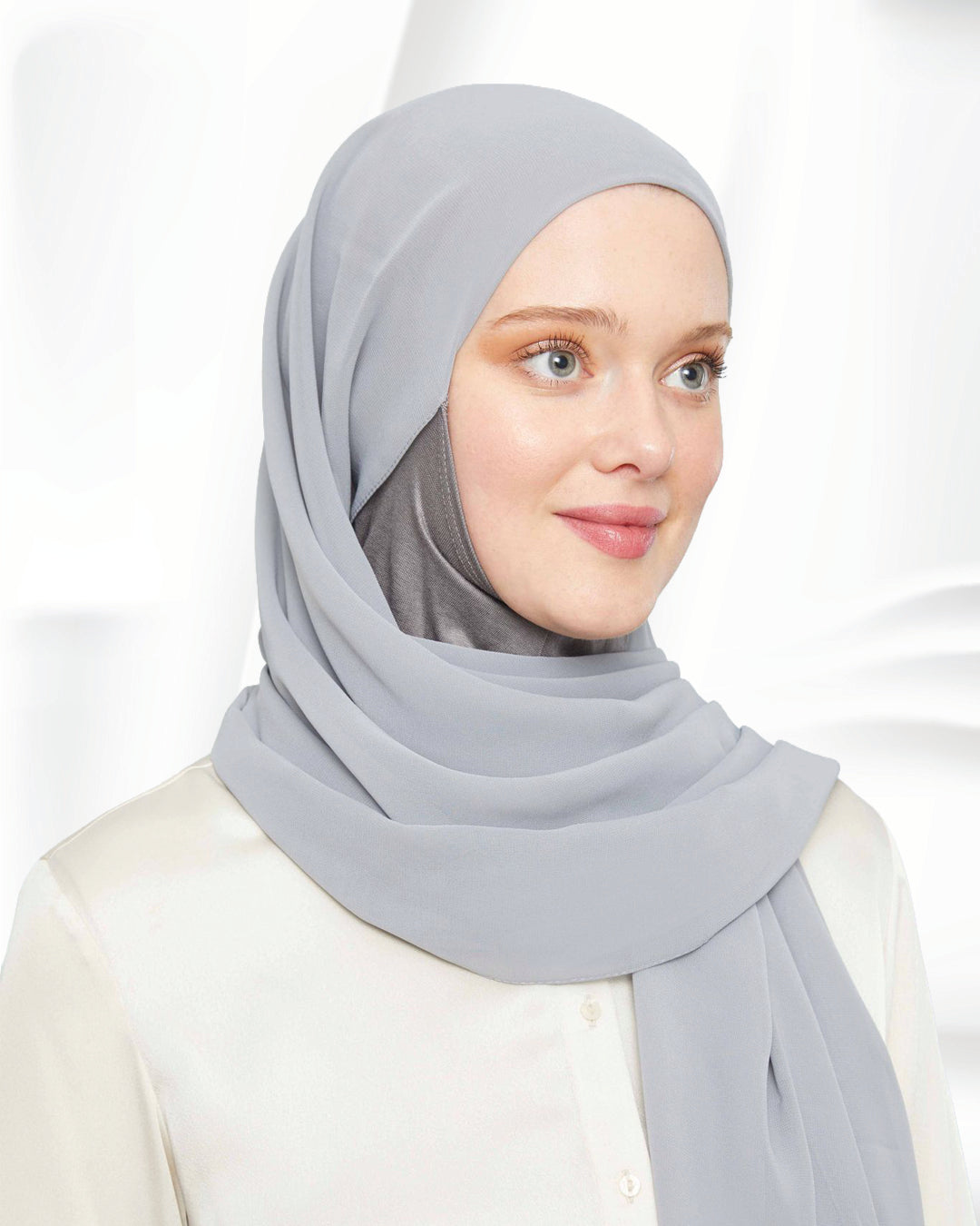 FOULARD MOUSSELINE AVEC BONNET CAGOULE INTÉGRÉE