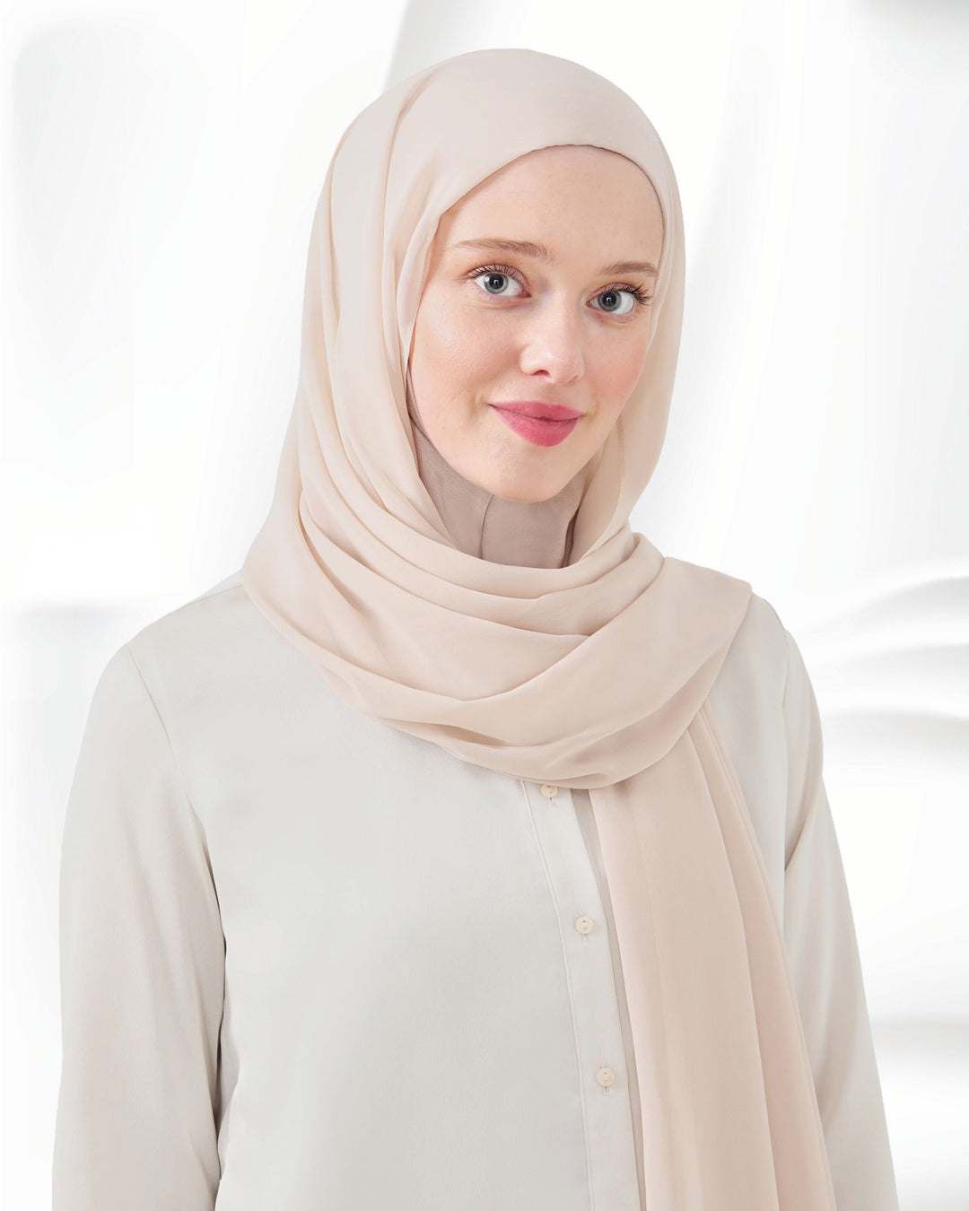 FOULARD MOUSSELINE AVEC BONNET CAGOULE INTÉGRÉE